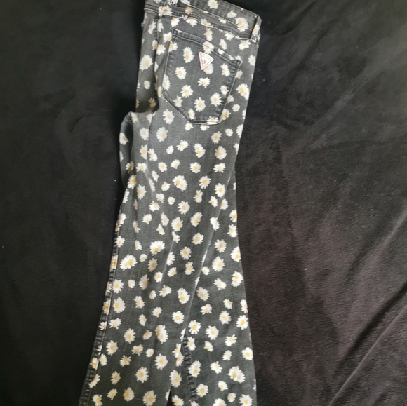 Beautiful 901 Original Guess ~ Daisy🌼Jeans. Size 31 - Picture 3 of 3
